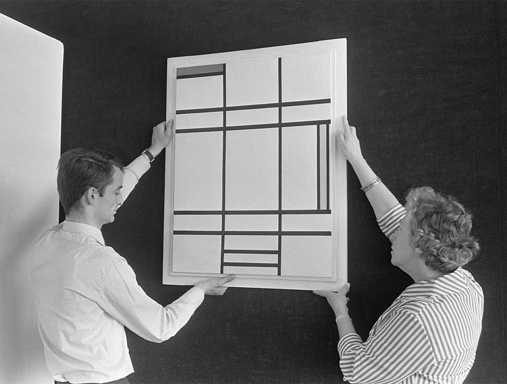 Organizing the Mondriaan exhibition in the Gemeente Museum in The Hague Date : June 9, 1966