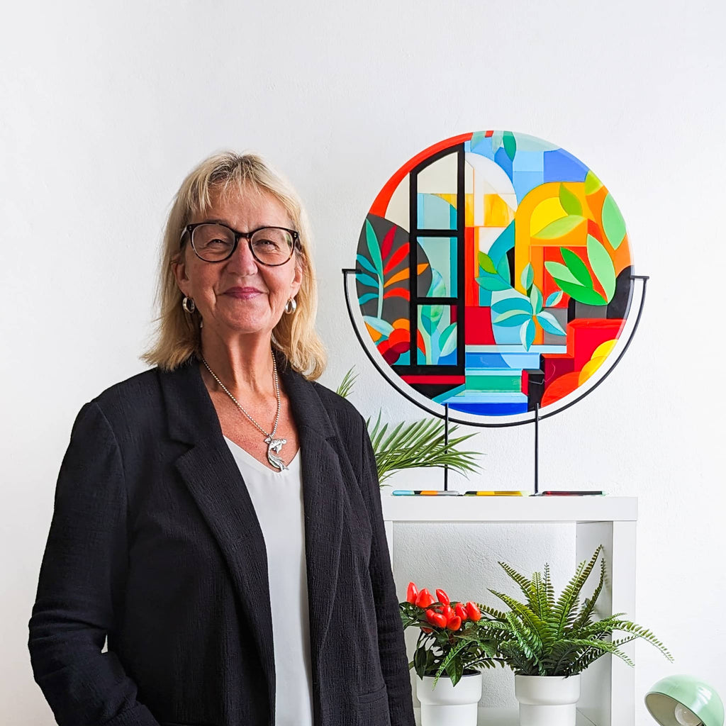 Linda Rossiter - Hard Edge glass art pioneer